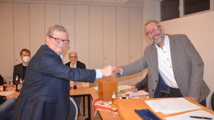 Gut gelaunt bei der Ortsratsarbeit: Der wiedergewählte Ortsbürgermeister Ralf Seeleib (rechts) und sein neuer Stellvertreter Ernst-August Rothert.