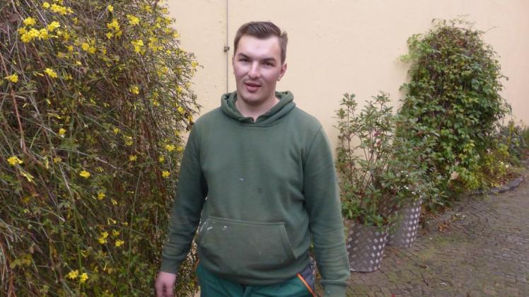 Der 25-jährige Osnabrücker Norbert Zdrenka will mit seinem neuen Gewerkepass eine Arbeit im Garten- und Landschaftsbau finden.