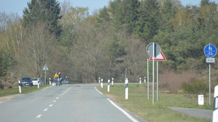 An der Landesgrenze von Nordrhein-Westfalen endet der Radweg nach Achmer. Danach geht es auf der Straße weiter.