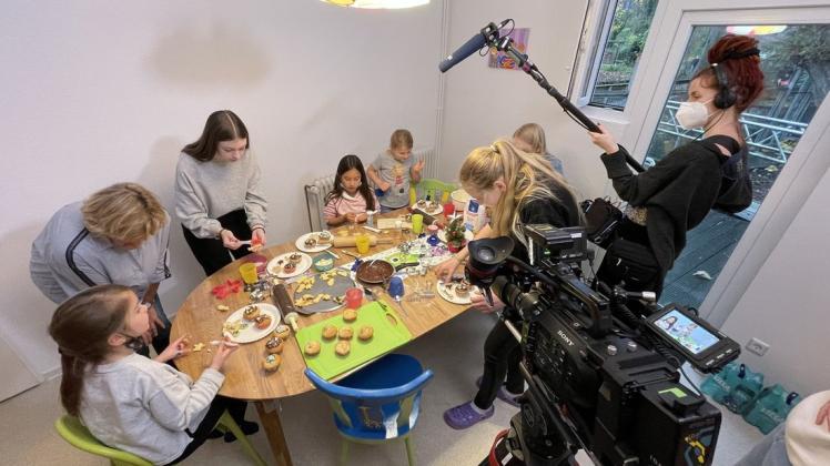 Das Delmenhorster Projekt "Kochen mit Kids" des Kinderschutzbundes ist Teil der NDR-Benefizaktion "Hand in Hand für Norddeutschland.