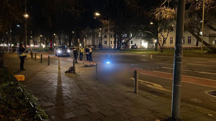 Der Radfahrer starb noch an der Unfallstelle.