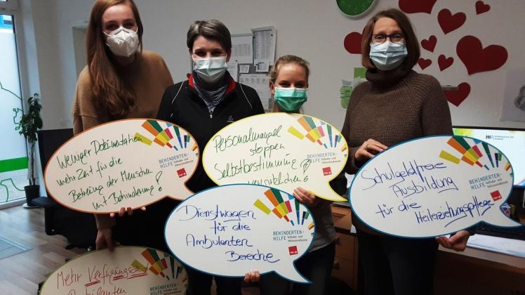 "Personalmangel stoppen" oder "Dienstwagen für ambulante Bereiche" sind nur zwei Forderungen von Mitarbeitern aus der Behindertenhilfe in Osnabrück. "Personalmangel stoppen" oder "Dienstwagen für ambulante Bereiche" sind nur zwei Forderungen von Mitarbeitern aus der Behindertenhilfe in Osnabrück.