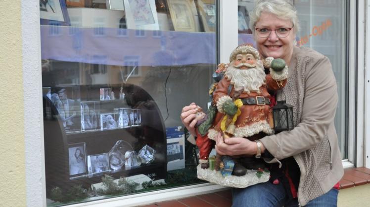Die Schwaaner Händler und Gastronomen laden zum Weihnachtseinkauf vor Ort ein.