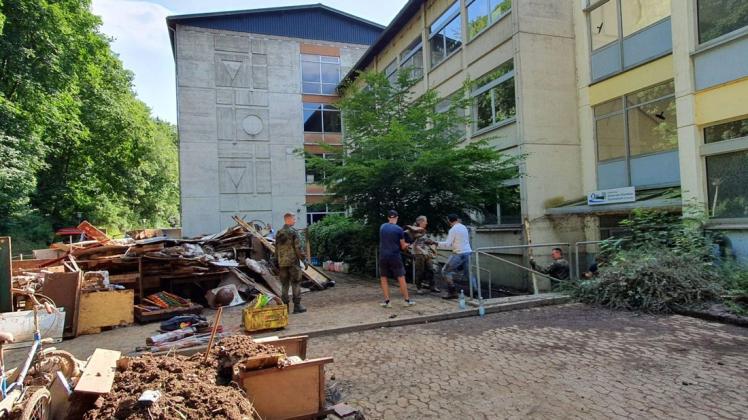 Der Zusammenhalt bei den Aufräumarbeiten war groß: Die vom Hochwasser betroffene Astrid-Lindgren-Schule im nordrhein-westfälischen Schleiden.