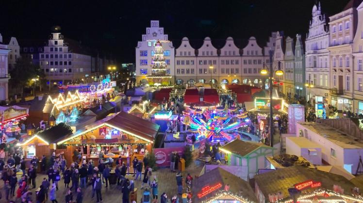 Die Rostocker Bürgerschaft will auch die Schausteller des Rostocker Weihnachtsmarktes entlasten. Ihnen sollen die Sondernutzungsgebühren für ihre Stände erstattet werden.