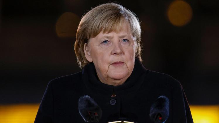 Großer Zapfenstreich für Angela Merkel: Die scheidende Bundeskanzlerin wird von der Bundeswehr verabschiedet.