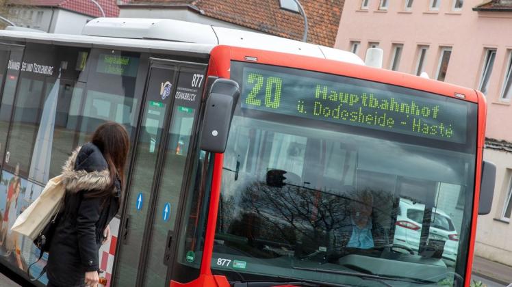 Busfahren wird ab Januar 2022 in vielen Teilen der Region teurer. Unser Archivbild zeigt die Ringlinie 20 in Osnabrück.