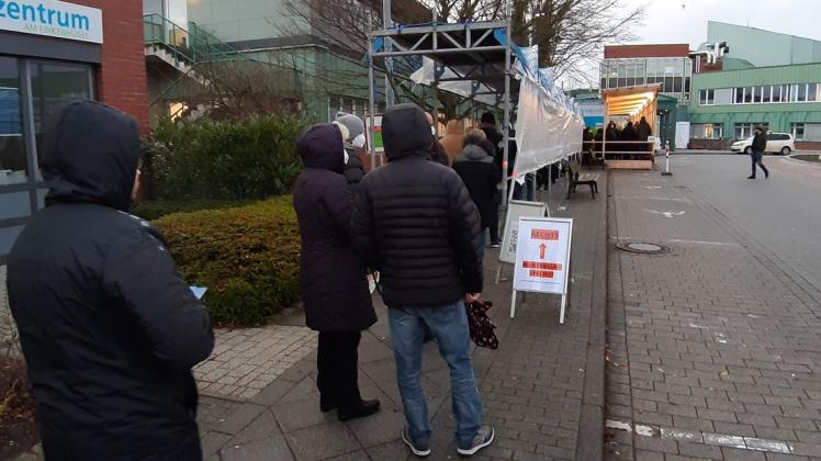 Darum müssen Besucher vor dem Osnabrücker Klinikum lange warten