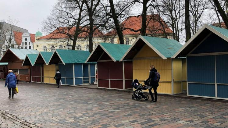 So könnte der Rostocker Weihnachtsmarkt bald wieder aussehen, wenn die Hansestadt in die Corona-Warnstufe Dunkelrot rutscht. So könnte der Rostocker Weihnachtsmarkt bald wieder aussehen, wenn die Hansestadt in die Corona-Warnstufe Dunkelrot rutscht.