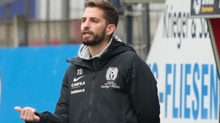 Trainer Theodoros Dedes. Trainer Theodoros Dedes.