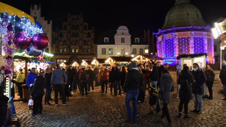 Von nun an öffnet der Weihnachtsmarkt in Wismar wieder von 11 bis 20 Uhr.
