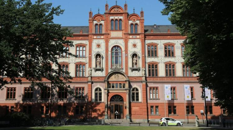 An der Universität Rostock sind die herausragenden Leistungen von Studierenden gewürdigt worden.