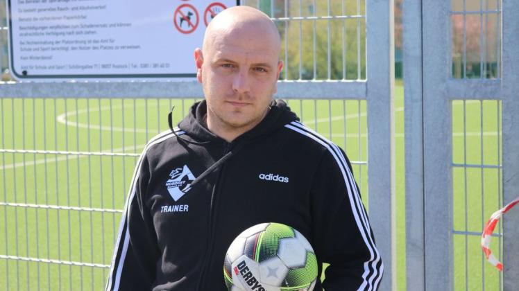 Die Zukunft ist „nicht gerade rosig, wenn man die letzten zwei  Jahre Revue passieren lässt“: Steve Kölzow, Vereinssportlehrer im FSV Nordost Rostock, ist besorgt.