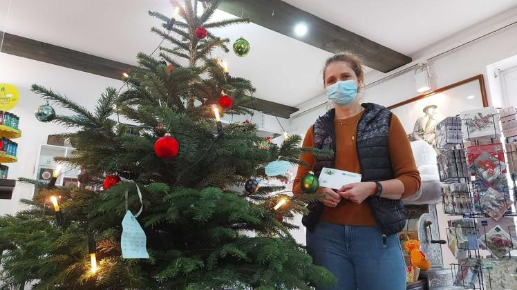 Hat auch in diesem Jahr wieder einen Wünschebaum im Laden aufgestellt: Geschäftsfrau Janette Strack-Dziekan.