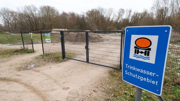Die Grünfläche in der Talstraße, welche sich im Besitz der WG Warnow befindet darf aktuell nicht bebaut werden, da sie unter anderem im Trinkwasserschutzgebiet liegt.