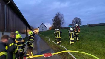 Nach der Feuerwehr kommen die Ermittler: Die Tierschutzorganisation Peta hat Anzeige im Zusammenhang mit einem Stallbrand in Bissendorf erstattet.
