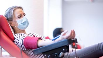 Spenderblut ist auch in der Corona-Pandemie wichtig. Daher lädt das DRK am 13. Dezember zum Blutspenden in Lotte ein.