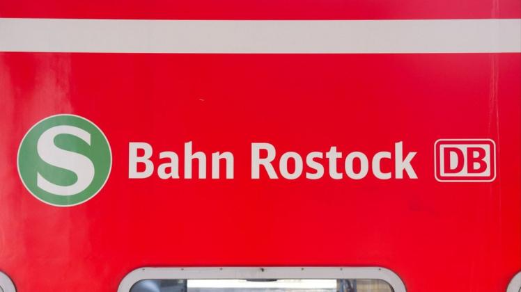 Mit einem Ticket der Rostocker Straßenbahn AG dürfen auch die Rostocker S-Bahnen der Deutschen Bahn genutzt werden.