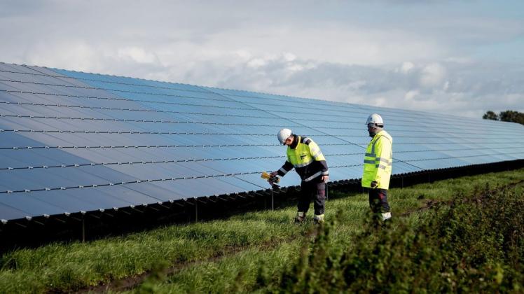Solche Solarparks auf Freiflächen plant das Unternehmen Innovar Solar, das Stefan Veltrup aus Meppen gegründet hat. Bei vielen Projekten arbeitet er mit Statkraft zusammen, nach eigenen Angaben Europas größter Erzeuger erneuerbarer Energien.