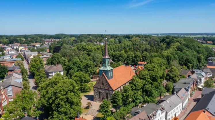 sh:z-Luftbildkalender: St. Cyriacus-Kirche Kellinghusen wird zum | SHZ