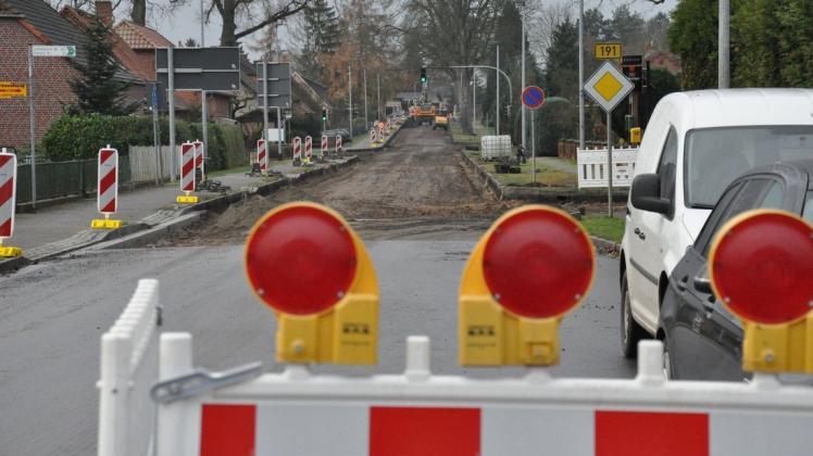 Seit Monaten laufen die Bauarbeiten an der Ortsdurchfahrt Malk Göhren. In dieser Woche soll die Fahrbahn asphaltiert werden.