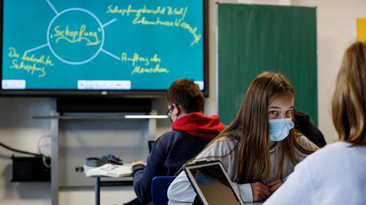 An den letzten drei Tagen vor den Weihnachtsferien wird an niedersächsischen Schulen die Präsenzpflicht aufgehoben. Die Idee findet allerdings nicht nur Befürworter.