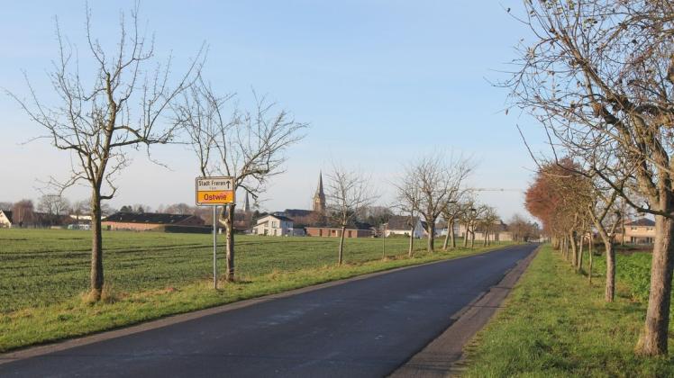 An der Ostwier Straße haben sich viele Bauwillige schon ihren Traum vom eigenen Haus erfüllt. Zwischen Ostwier und Lünsfelder Straße werden ab 2022 viele weitere Häuser hinzukommen. An der Ostwier Straße haben sich viele Bauwillige schon ihren Traum vom eigenen Haus erfüllt. Zwischen Ostwier und Lünsfelder Straße werden ab 2022 viele weitere Häuser hinzukommen.