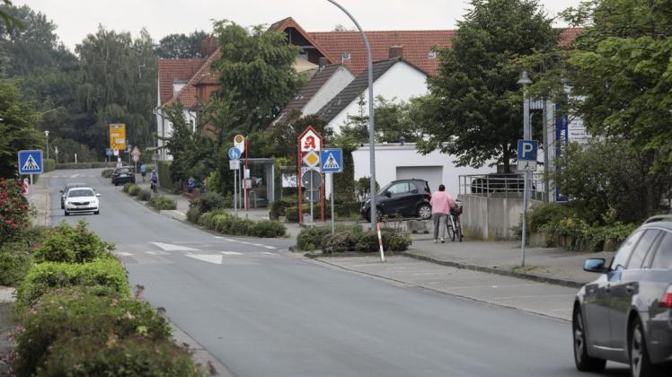 Die Tecklenburger Straße (K305) in Hasbergen soll erneuert werden. Dafür hat das Land jetzt Fördermittel von 2,5 Millionen Euro zugesagt.