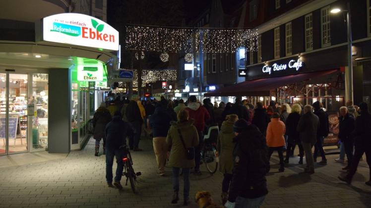 Am Freitag kam es zu einem ersten Protestzug durch die Delmenhorster Innenstadt, wie hier an der Bahnhofstraße.