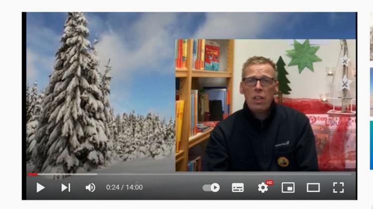 Ein insgesamt 14 Minuten langes Video mit einer Weihnachtsgeschichte hat Postbote Thorsten Wester aus Dohren aufgenommen. Es wird untermalt von weihnachtlicher Musik und Bildern von Schneelandschaften.