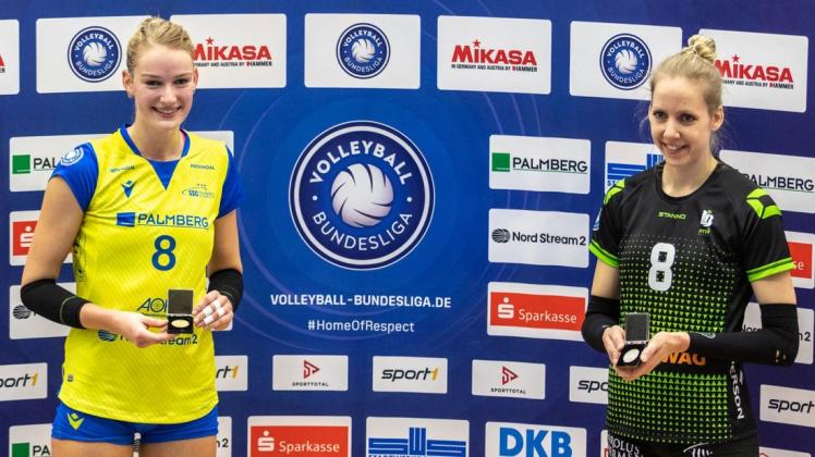 Zwei, auf die es wohl auch diesmal ankommen wird: Lina Alsmeier (SSC, links) und Jana-Franziska Poll (Aachen), die hier nach dem vorjährigen 3:0 des SSC im Pokal-Viertelfinalduell in Schwerin als Beste ihrer Mannschaften geehrt wurden.