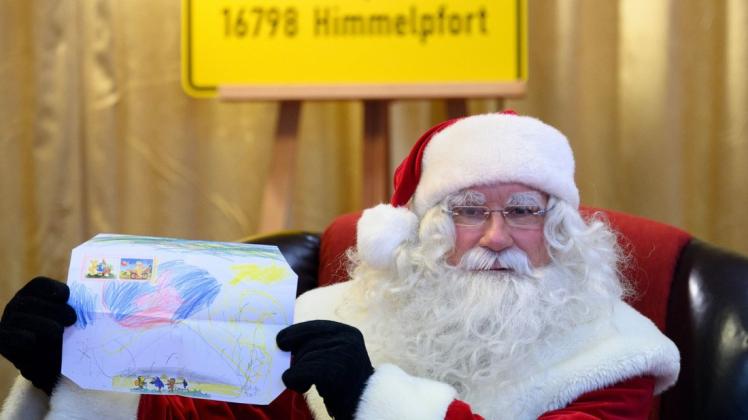 Auch in diesem Jahr bekommt der Weihnachtsmann in Himmelpfort Wunschzettel aus aller Welt.
