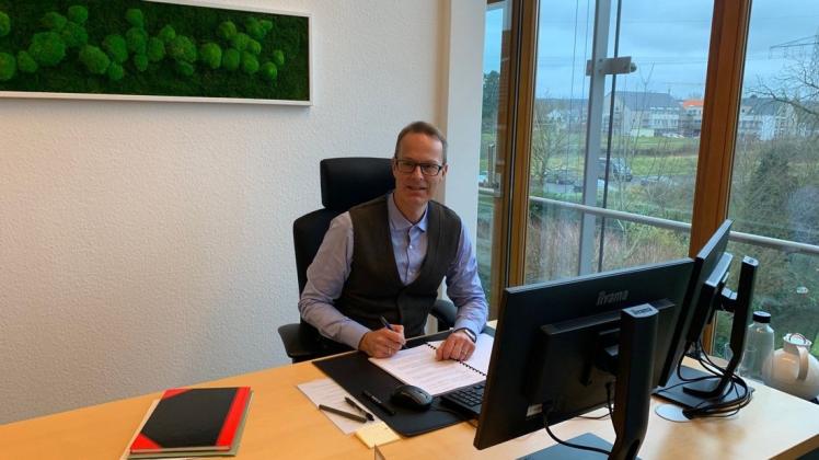 Eingerichtet hat sich Christian Müller inzwischen im Büro des Baudirektors in Bramsche. Eigentlich wäre erst der 3. Januar sein erster Arbeitstag in diesem Amt.