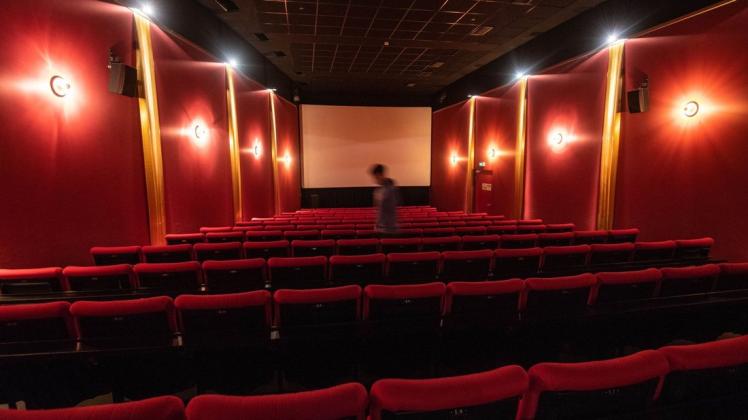 Die Kinosäle in Rostock bleiben leer. Doch das muss nicht so sein, denn Kinos sind keine Pandemietreiber, unterstreicht NNN-Redakteur Jens Griesbach.