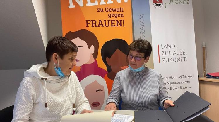 Christina Rätke (l.) wird künftig die Aufgaben von Angelika Hahn als Gleichstellungsbeauftragte des Landkreises Prignitz übernehmen.