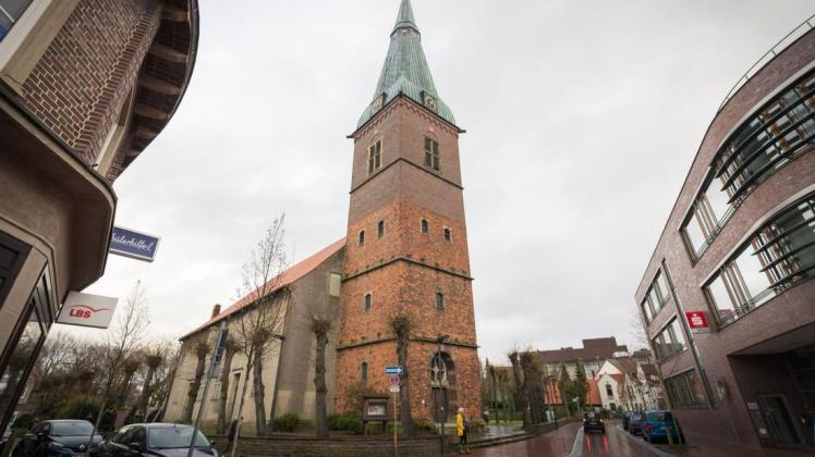 In der Stadtkirche Delmenhorst finden an Heiligabend drei der 27 Gottesdienste statt. Kreispfarrer Bertram Althausen präsentierte in einer Pressekonferenz die Highlights am 24. Dezember.