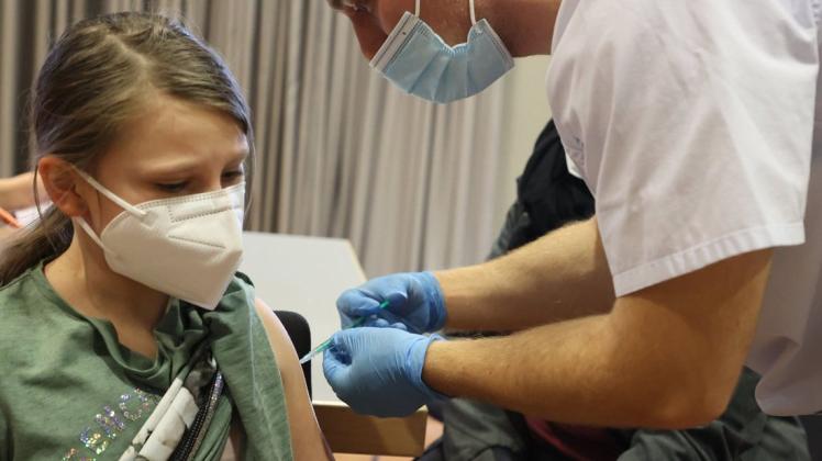 Mit Beginn des neuen Jahres werden im Landkreis Oldenburg jetzt auch Kinder ab fünf Jahren gegen das Corona-Virus geimpft.