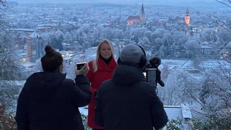 Bürgermeisterin Jutta Dettmann wünscht in ihrer Weihnachtsansprache allen Mellern ein frohes Fest