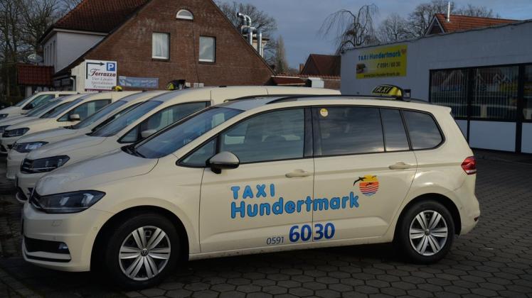 Jedes Taxi, das ungenutzt auf dem Betriebshof von Hundertmark steht, ist vor allem eines: ein Kostenfaktor. Skeptisch blickt das Unternehmen auf die Silversternacht.