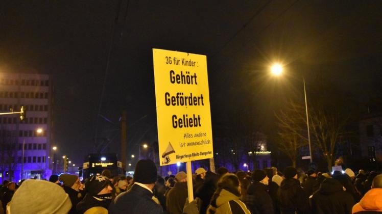 Offenbar auch aus Ribnitz-Damgarten reisten Teilnehmer der Proteste in Rostocks Innenstadt an.