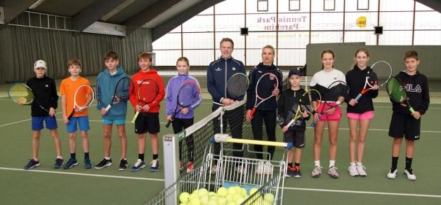 Die Lehrgangsteilnehmer mit den Coaches Sönke Capell und Wiebke Mauder Die Lehrgangsteilnehmer mit den Coaches Sönke Capell und Wiebke Mauder