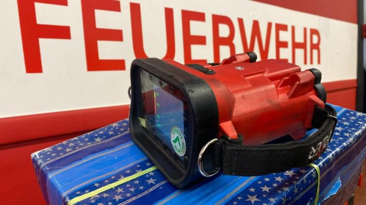 Auf Wärmebildkameras möchten Feuerwehren in MV nicht verzichten. Im Fall von Mühlen Eichsen warten Brandschützer bislang vergeblich auf ein Paket, in dem sich eine neue Kamera im Wert von 1300 Euro befindet.