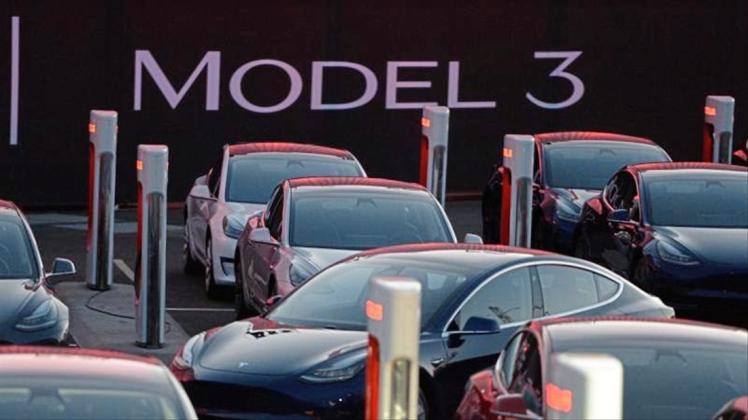 Die Tesla-Fahrzeuge Model 3 könnten bald schon in Deutschland produziert werden. 
