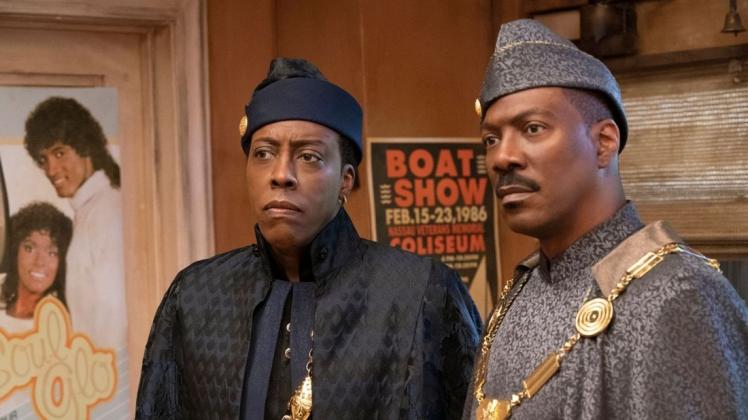 Die Schauspieler Arsenio Hall (l.) und Eddie Murphy standen vor 32 Jahren für den Film "Der Prinz aus Zumanda" vor der Kamera. Die Schauspieler Arsenio Hall (l.) und Eddie Murphy standen vor 32 Jahren für den Film "Der Prinz aus Zumanda" vor der Kamera.