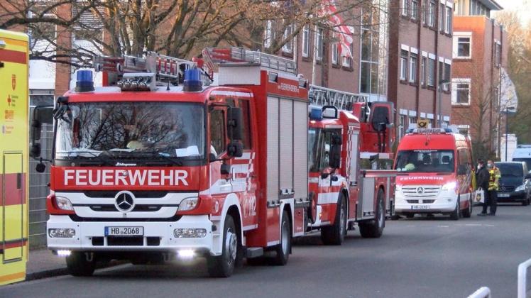 Einsatz in Bremen: Ein herbeigerufener Feuerwehrmann erlitt ebenfalls einen Stromschlag und musste reanimiert werden.