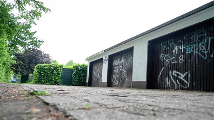 Auf diesem Garagenhof in Dortmund sollen drei Schüler versucht haben, einen Lehrer mit Hämmern zu ermorden. 