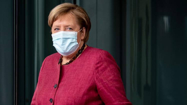 Angela Merkel (CDU) stellt sich nach mehr als 600 Folgen noch einmal vor die Kamera für ihren Podcast. Ihre Botschaft: Lassen Sie sich impfen.