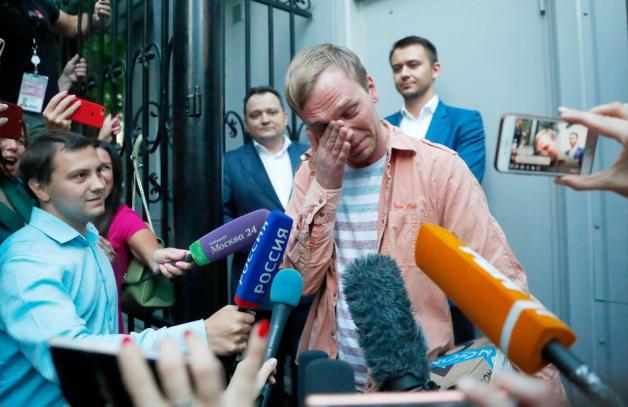 Der Investigativ-Journalist kam nach großem internationalen Protest überraschend frei. Foto: dpa/AP/Pavel Golovkin
