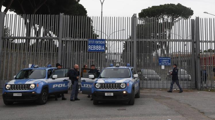 Im März stand das überfüllte Rebibbia-Gefängnis in der Kritik. Angehörige protestierten, weil sie um die Gesundheit der Häftlinge fürchteten. (Symbolbild)