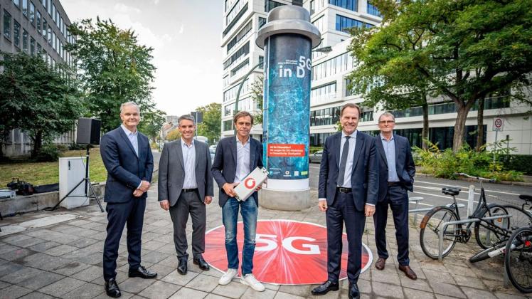 5G-Antennen von Vodafone für schnelles Internet gibt es in Düsseldorf nun in einer Litfaßsäule.
